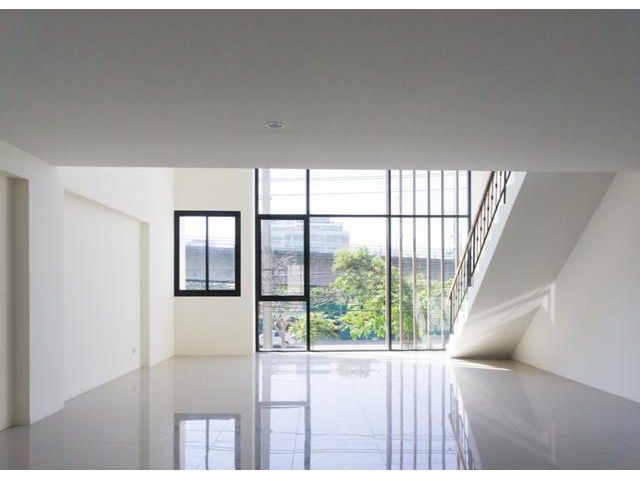 ให้เช่าโฮมออฟฟิศ 4ชั้น ถนนรัชดา พระราม3 สภาพใหม่