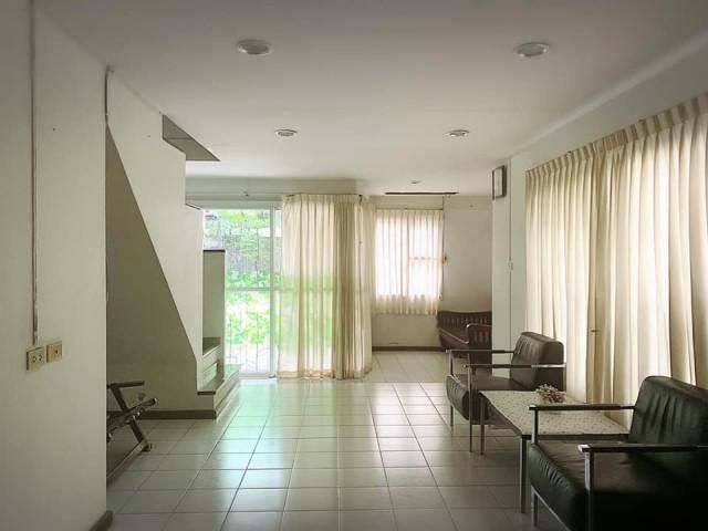 รหัสทรัพย์ P6010 ให้เช่าทาวเฮาส์ 3 ชั้น หมู่บ้านศุภาลัย วิลล์ รัชดา32 บ้านหลังริมมีเนื้อที่ด้านข้าง