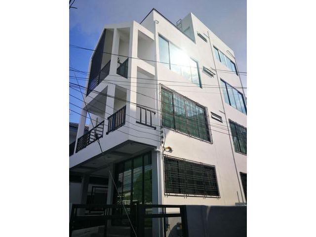 ขายทาวน์โฮม 4 ชั้น บ้านใหม่ ย่านลาดพร้าว 101