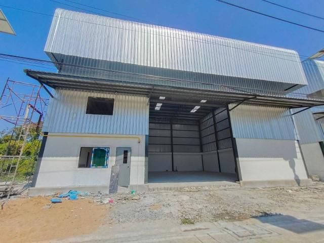ให้เช่าโกดังเก็บสินค้า ตั้งอยู่บนถนนลาดกระบัง ซอย 14/1 ห่างสุวรรณภูมิเพียง 6 กิโลเมตร