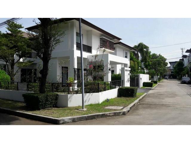ให้เช่าบ้านเดี่ยว2ชั้นย่านกรุงเทพกรีฑา ศรีนครินทร์
