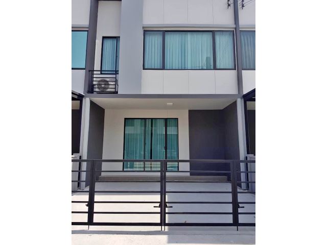 รหัสทรัพย์ P6055 ให้เช่าทาวน์โฮม 2 ชั้น หมู่บ้านพลีโน่ บางนา-วงแหวน ติดถนนใหญ่ ใกล้เมกา บางนา