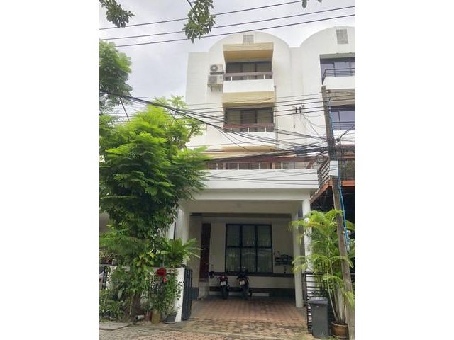 ให้เช่าทาวน์โฮม 4 ชั้น โฮมเพลส สุขุมวิท71 ปรีดี20