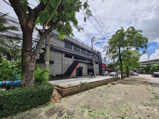 WH0188 ให้เช่าโชว์รูม รามอินทรา บางเขน พื้นทที่200ตรว. ขนาด890ตรม. ใกล้ทางด่วนรามอินทรา-อาจณรงค์  ค่าเช่า 160,000 บาท/เด