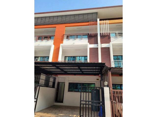 ให้เช่าทาวน์โฮม 3 ชั้น ซอยลาดพร้าว 93