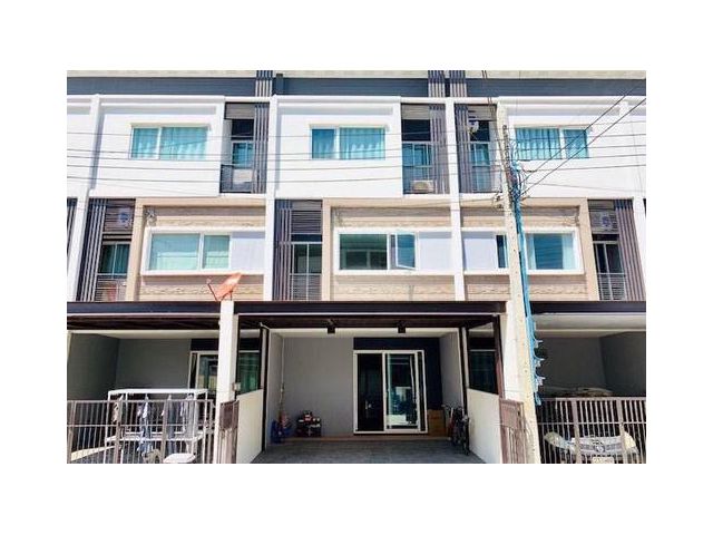 ขายทาวน์โฮม 3 ชั้น พาทิโอ บางนา-วงแหวน