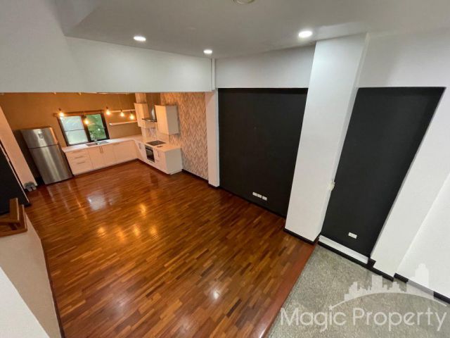 ให้เช่าทาวน์เฮ้าส์ 4 ห้องนอน ใน โลตัสพอยต์ เอเลแกนต์, พระโขนงเหนือ วัฒนา กทม.