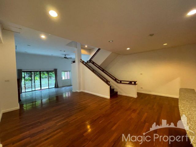 ทาวน์เฮ้าส์ให้เช่า 4 ห้องนอน ใน โลตัสพอยต์ เอเลแกนต์, พระโขนงเหนือ วัฒนา กทม.