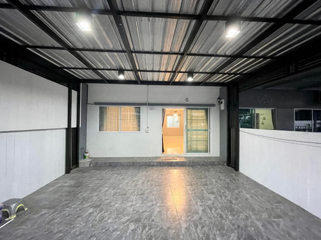 ขายบ้านทาว์โฮมขนาดใหญ่  หมูบ้านศุภาลัยวิลล์ คลอง 2