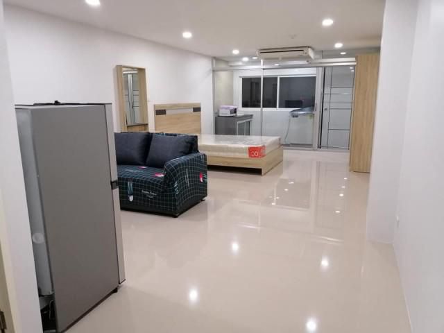 รหัสทรัพย์ P6125 ให้เช่าห้องสตูดิโอ คอนโด ไอทีเอฟ สีลม พาเลส เฟอร์นิเจอร์และเครื่องใช้ไฟฟ้าครบ