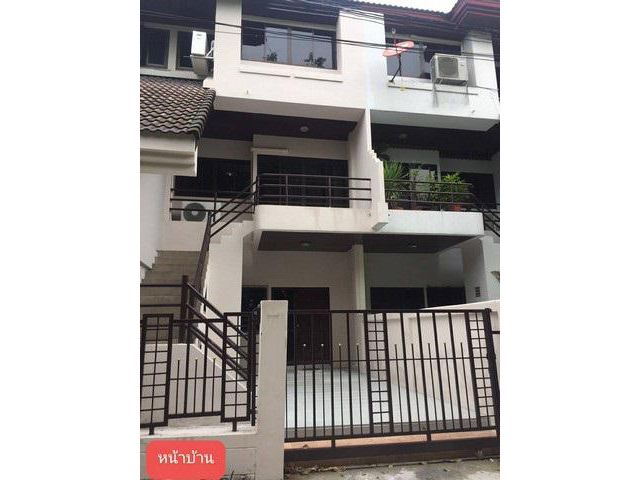 ขายทาวน์โฮม 3 ชั้นย่านลาซาล ซอยสุขุมวิท105 บางนา