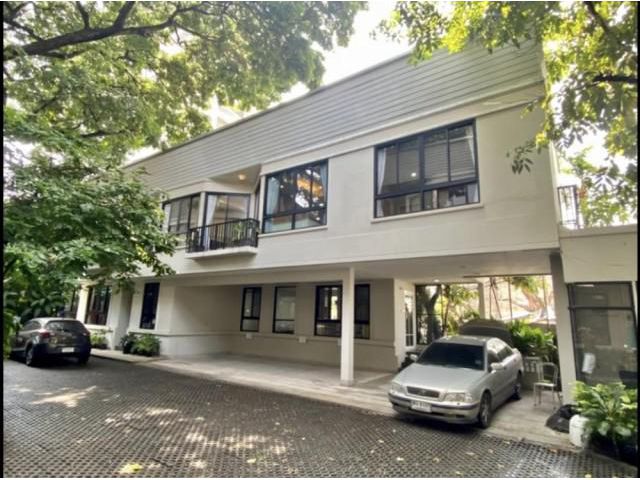 House for rent at Sukhumvit 38 Near BTS Thonglor. Fully furnished