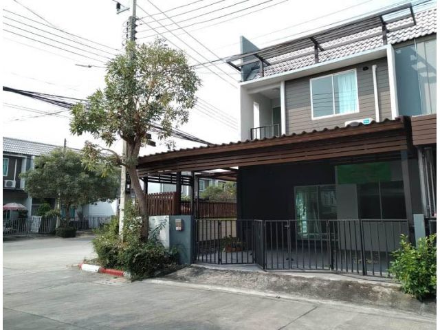 ให้เช่าทาวเฮ้าส์ 2 ชั้น หมู่บ้านเดอะคัลเลอร์ เฟส1