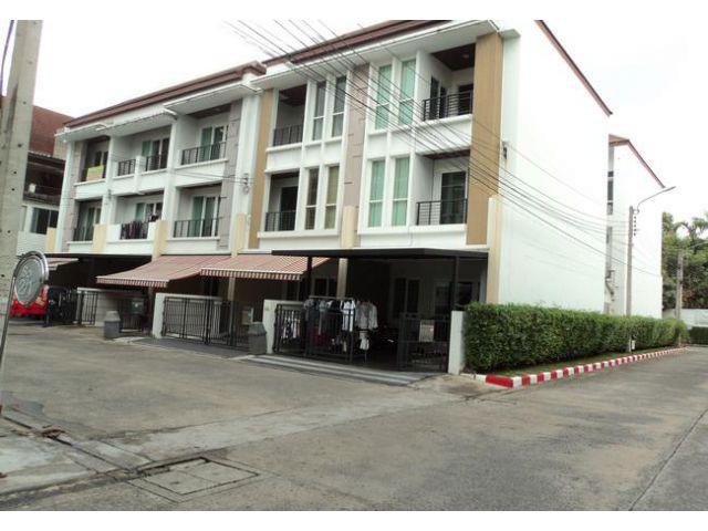 ขายบ้านกลางเมือง S-Sense พระราม 9-ลาดพร้าว ถนนประดิษฐ์มนูธรรม 3 เขตวังทองหลาง กรุงเทพมหานคร