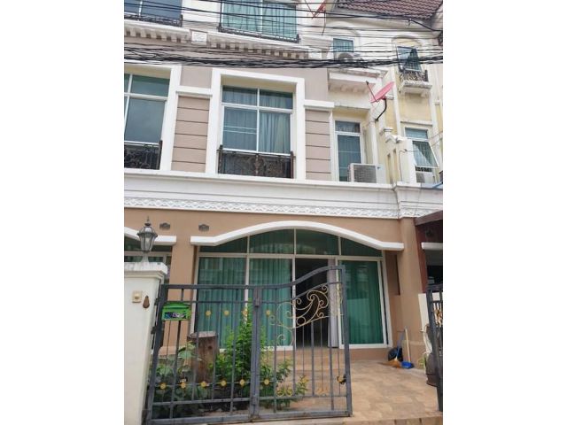 ให้เช่าทาวน์โฮม 3 ชั้น ซอยลาดพร้าว 130