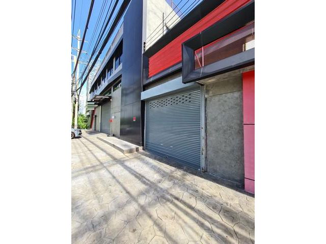 ให้เช่าอาคารโชว์รูม 2ชั้น ถนนรามอินทรา บางเขน