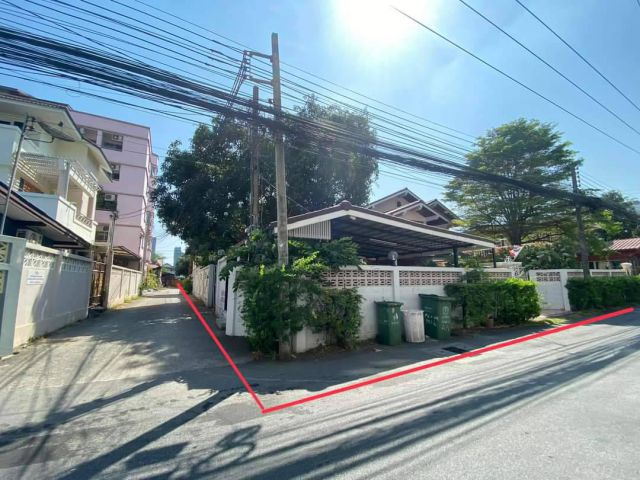 Land for sale in Thonglor 25 ขายที่ดินในซอยทองหล่อ 25 สุขุมวิท 55 เนื้อที่ 396 ตร.ว ที่ดินเชิงพาณิชย์เหมาะลงทุน ทำอาคารส