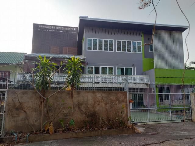 ขายบ้านเดี่ยว 3 ชั้น พร้อมอาคาร 2 ชั้น ลำปาง