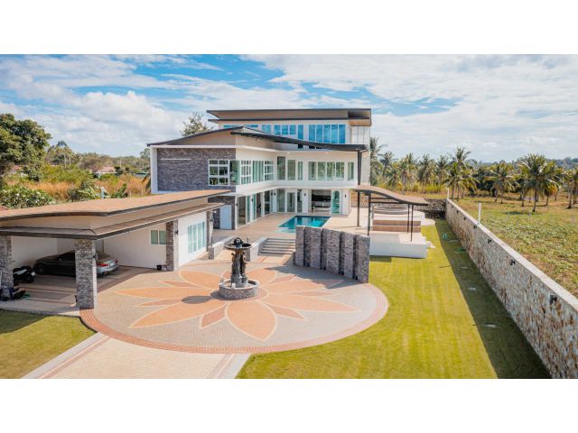 บ้าน Club House สไตล์ Smart Modern บ้านหรูอัจฉริยะพร้อมสระว่ายน้ำ 30 ล้านบาท
