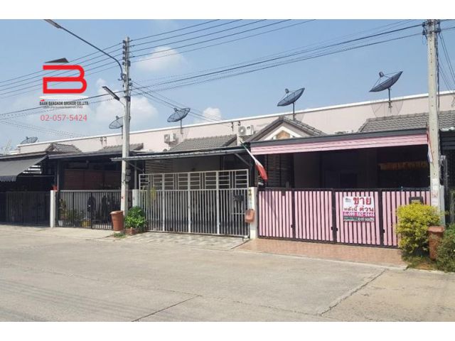 ทาวน์เฮาส์ หมู่บ้าน เลอวิลล์ พลัส รังสิต-คลอง7 เนื้อที่ 23.7 ตรว. ถนนรังสิต-นครนายก อำเภอคลองหลวง ปทุมธานี