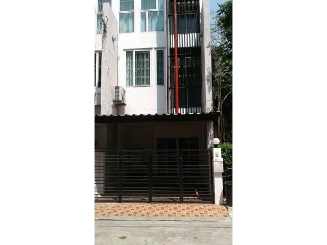 รหัสทรัพย์ P6166 ให้เช่าทาวน์โฮม3ชั้น โครงการแอททิคไลท์ แจ้งวัฒนะ ปากเกร็ด จังหวัดนนทบุรี