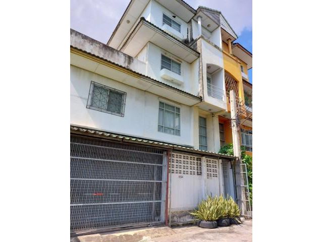 ให้เช่าทาวน์โฮม3 ชั้นครึ่ง หมู่บ้านกรองทอง ซ.ลาดพร้าว 64