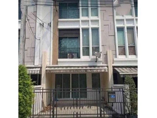 ให้เช่าทาวน์โฮม3ชั้น บ้านกลางเมือง  ศรีนครินทร์