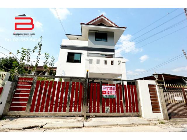 บ้านเดี่ยว 3 ชั้น โครงการ วิภาวดี 17 เนื้อที่ 41 ตร.ว. มี 4 ห้องนอน 5 ห้องน้ำ ถนนวิภาวดีรังสิต เขตบางเขน