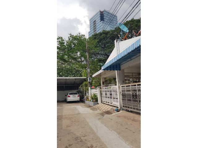 ทาวน์เฮ้าส์ 2 ชั้นหลังริม #ซอยอารีย์5 ด้านหน้ามีพื้นที่กว้างจัดสวนหย่อม ใกล้ La Villa ไม่ไกลจากอนุสาวรีย์ชัย ใกล้ BTS