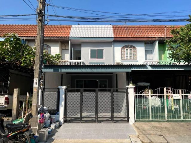 ขายทาวน์เฮ้าส์ 2 ชั้น #หมู่บ้านบัวทอง2 บ้านตกแต่งใหม่ ด้านหน้าต่อเติมโรงจอดรถ ด้านหลังต่อเติมเต็มพื้นที่มีหลังคา