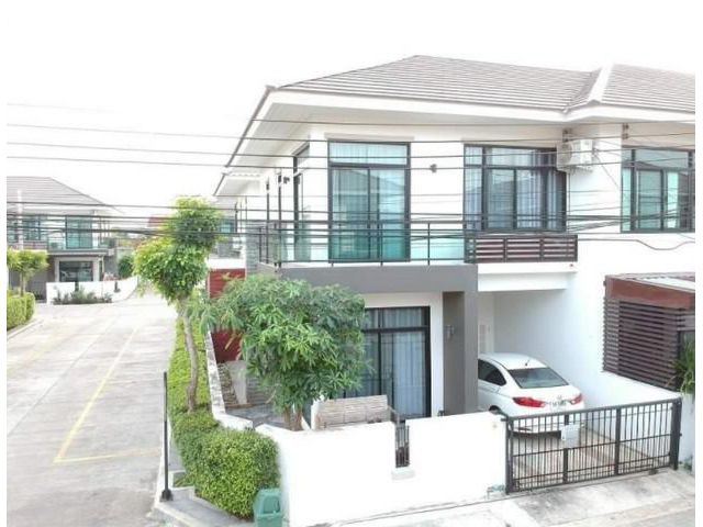 ให้เช่าและขายทาวน์โฮม3ชั้น เปี่ยมสุข สุขุมวิท113