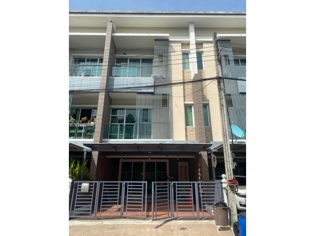 ให้เช่าทาวน์โฮม3ชั้นย่านโยธินพัฒนา ลาดพร้าว ใกล้เลียบด่วน เฟอร์นิเจอร์ครบ พร้อมเข้าอยู่ โครงการทาวน์พลัสเอ็กซ์ ลาดพร้าว