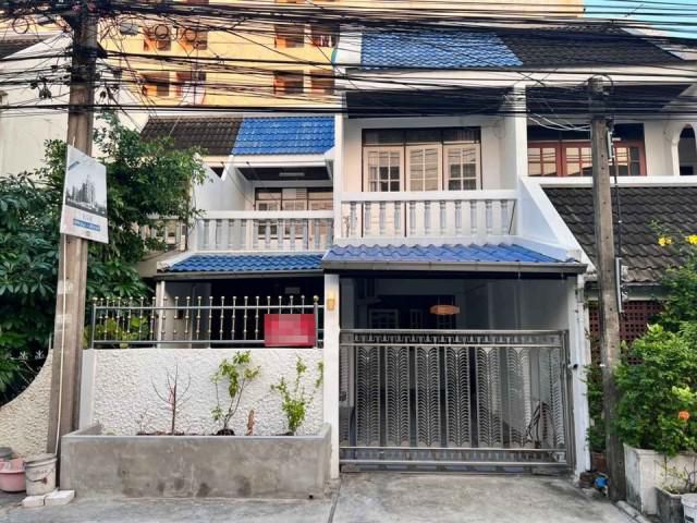 ให้เช่าบ้าน ถนนรามคำแหง 24 แยก 8 (หลังราม) ทำเลดี วิ่งเข้าทองหล่อ เอกมัย สุขุมวิท เลี้ยงหมาและแมวได้