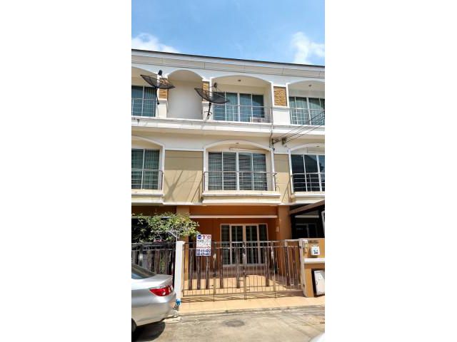 ขายทาวน์โฮม 3 ชั้น หมู่บ้านซื่อตรงแกรนด์โฮม เกษตร-รัชโยธิน ถ.เสนานิคม1 ซ.11