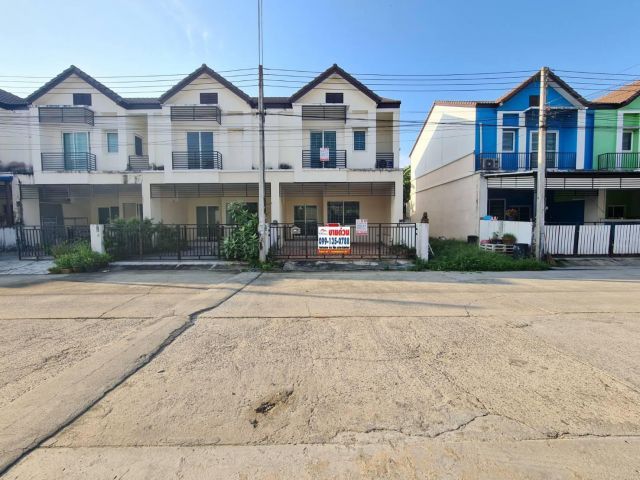 R045-035 ทาวน์เฮ้าส์ 2 ชั้น โครงการบุญฑริก นิวสไตล์ ที่ดิน 24.7 ตรว. พื้นที่ใช้สอย 100 ตรม.