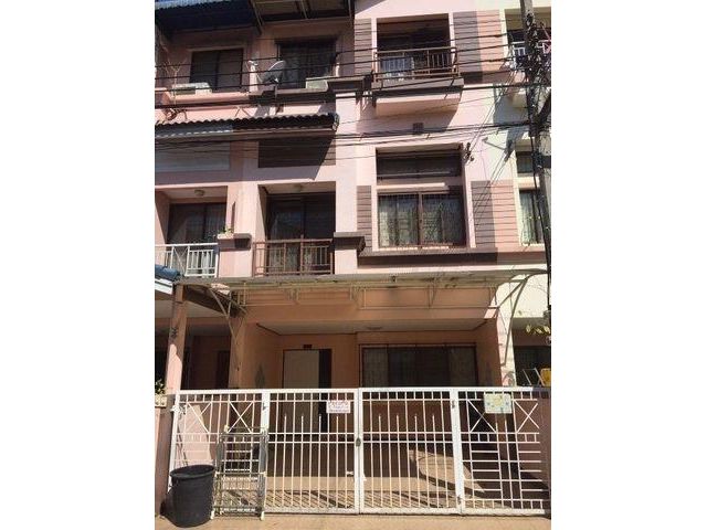 รหัสทรัพย์ P6230 ให้เช่าทาวน์โฮม3ชั้น บ้านกลางเมือง ลาดพร้าว 71 ซอยนาคนิวาส 34 พร้อมเฟอร์