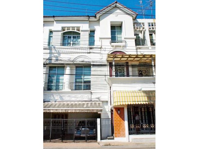 ให้เช่าทาวน์เฮ้าส์ 4 ชั้น บ้านกลางเมือง ลาดพร้าว-โยธินพัฒนา ซอยประดิษฐ์มนูธรรม 19  เลี้ยงสัตว์ได้