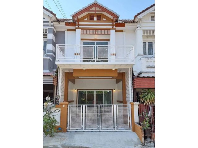 ขายทาวน์เฮ้าส์ 2 ชั้น #หมู่บ้านปิยวรารมย์ เฟส3 มีเทอเรสด้านบ้าน ตกแต่งใหม่ทั้งหลัง บ้านสวยราคาถูก