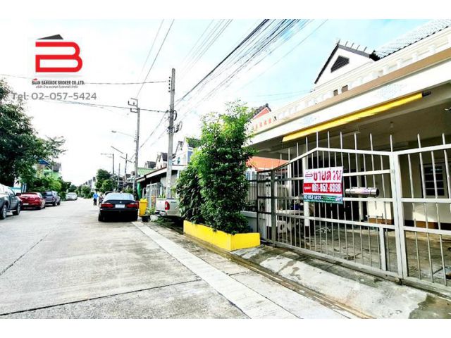 ทาวน์เฮาส์ 2 ชั้น โครงการ วัฒกาญจน์ รัตนาธิเบศร์-ไทรม้า เนื้อที่ 27.1 ตร.ว. ถนนรัตนาธิเบศร์ อ.เมืองนนทบุรี จ.นนทบุรี