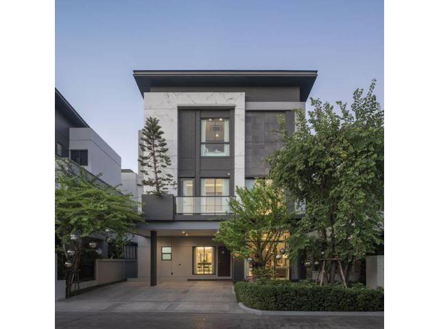 บ้านหรู 3 ชั้น พร้อมสระส่วนตัว ตกแต่งครบ ใจกลางเมือง (โครงการ เดอะ เจนทริ เอกมัย-ลาดพร้าว)