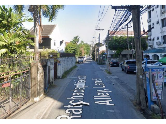 ขายที่ดิน ซอยรัชดาภิเษก 32 แยก 5 สภาพบ้านเก่า ทรงจัตุรัส