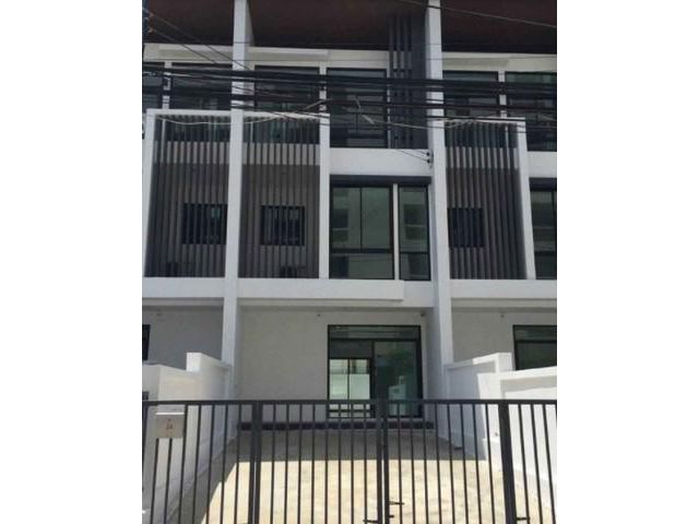 ให้เช่าทาวน์โฮมใหม่ 3ชั้น ลาดพร้าว 71 นาคนิวาส 24