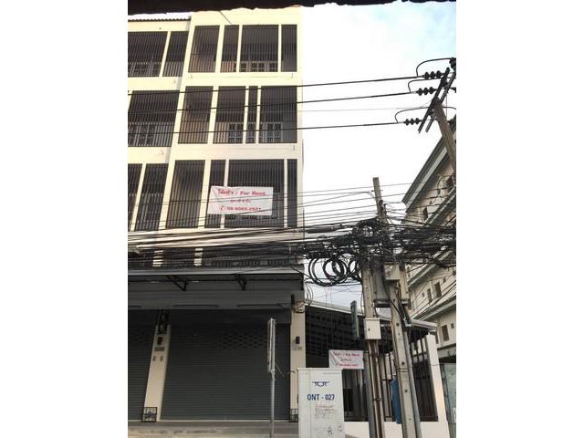 ให้เช่าตึกแถว  ติดถนนอ่อนนุช  หน้าปากซอยอ่อนนุช 47