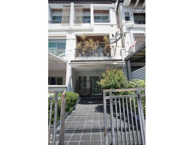 ให้เช่าทาวน์โฮม3ชั้น บ้านกลางเมือง เออร์บาเนี่ยน พระราม 9-ลาดพร้าว 84 พร้อมอยู่ อนุญาตเลี้ยงสัตว์ได้