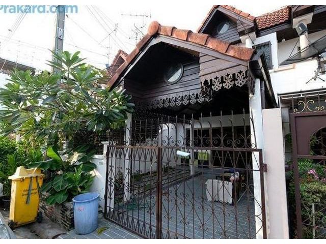 ให้เช่าบ้านทาวน์โฮม2ชั้น ลาดพร้าว 101