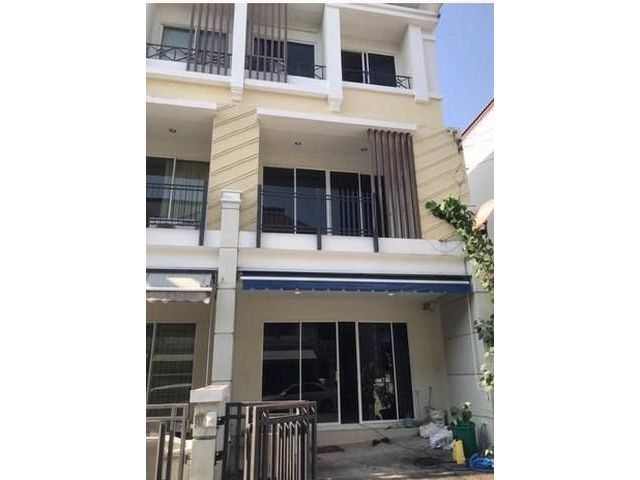 ให้เช่าทาวน์โฮม 3 ชั้น บ้านกลางเมืองลาดปลาเค้า 79