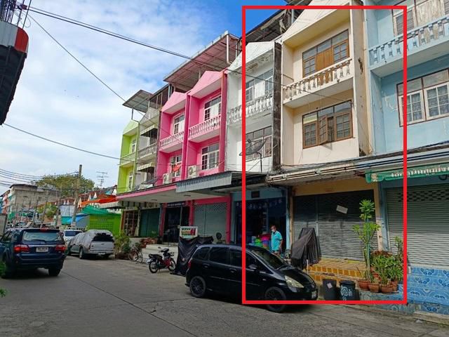 รามคำแหง152-158 มิสทีน 3ชั้น  ทาสีใหม่ 18ตรว.4นอน