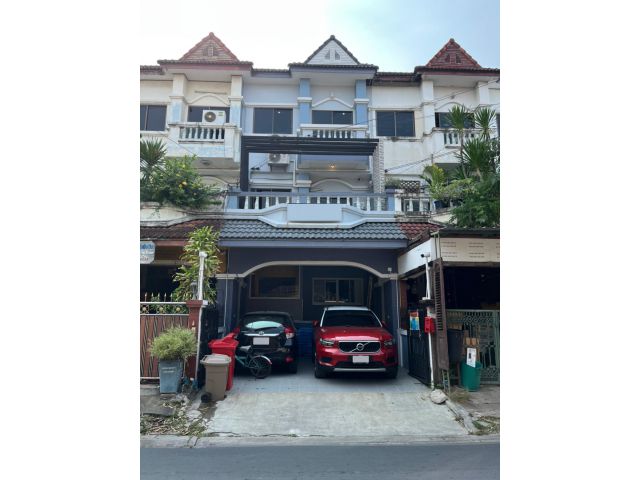 ขายอาคารพาณิชย์ 4 ชั้น สตรีวิทยา2 ลาดพร้าว ขนาด 28 ตรว. ทำเลดี ตกแต่งสวยบิ้วอินทั้งหลัง เหมาะสำหรับ สำนักงาน ที่อาศัย