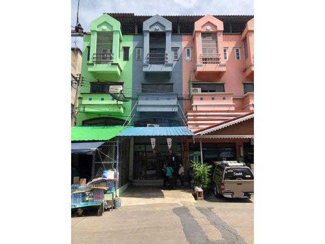 ขายด่วน อาคารพาณิชย์  ทำเลดี รีโนเวทแล้วทั้งหลัง