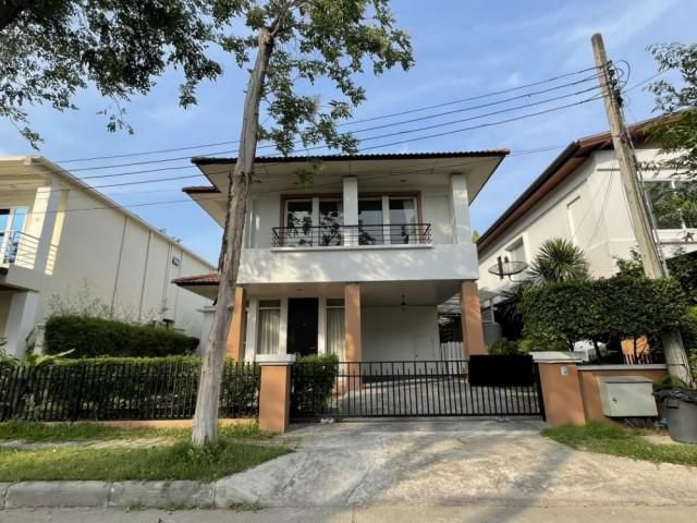 house for rent ready to move in Pradit Manutham near the French International School